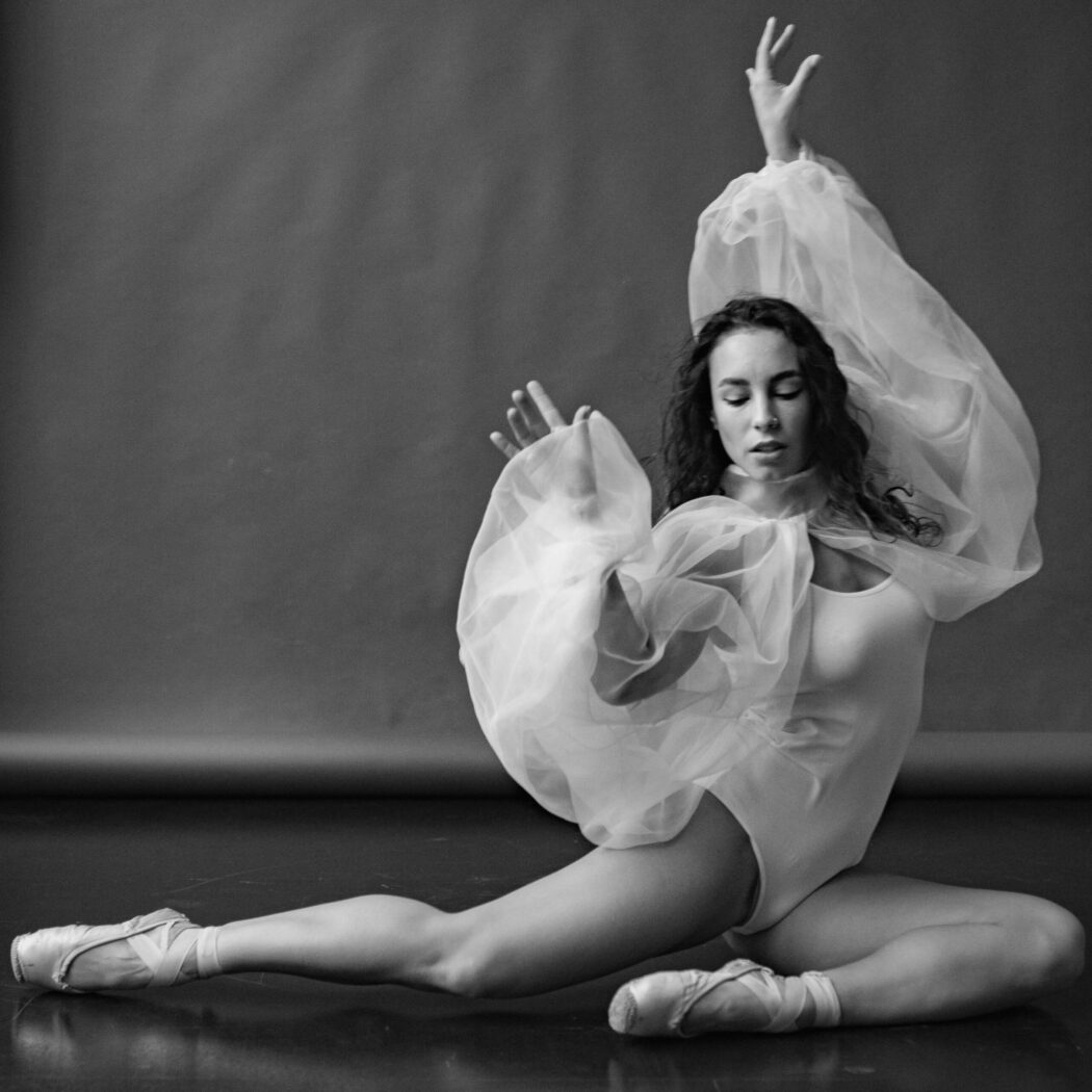danseuse classique en noir et blanc